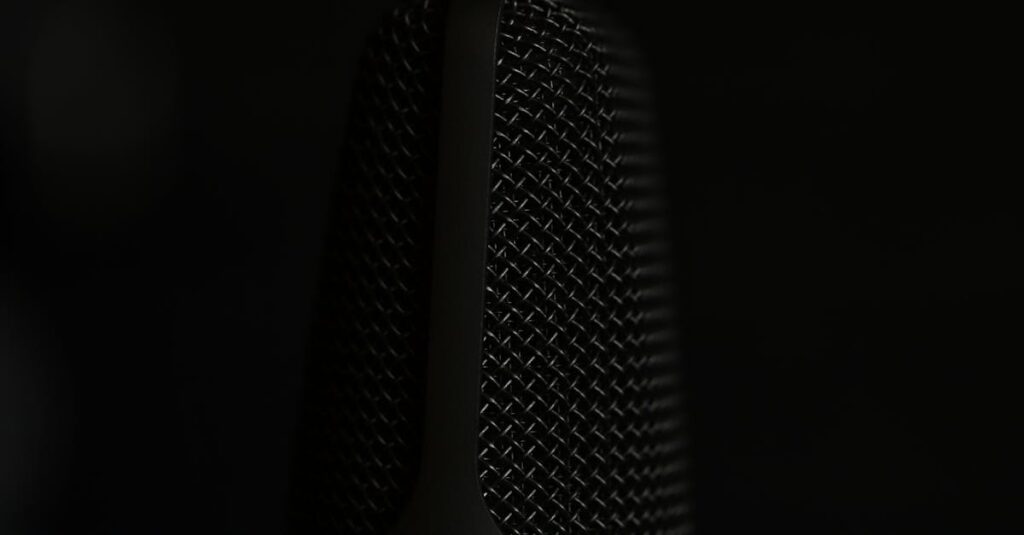 découvrez l'isolation vocale, une technique essentielle pour améliorer la qualité sonore de vos enregistrements. apprenez à réduire les bruits indésirables et à capturer la clarté de votre voix avec des conseils pratiques et des solutions adaptées.